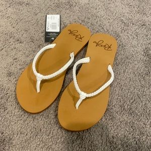Roxy flip flops size 8